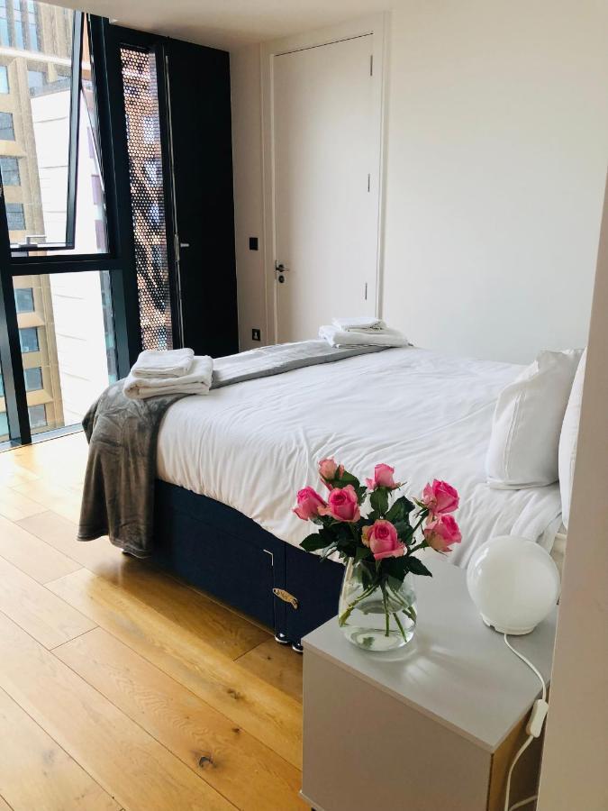 Luxury 2 Bedroom Apartment 20 Min From Central Londra Dış mekan fotoğraf