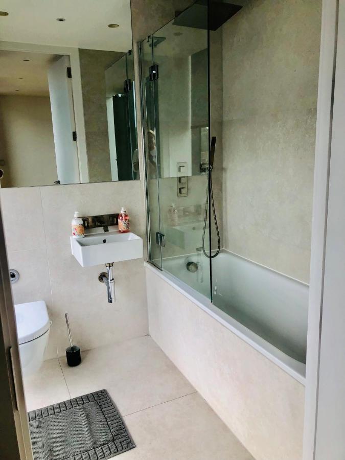Luxury 2 Bedroom Apartment 20 Min From Central Londra Dış mekan fotoğraf